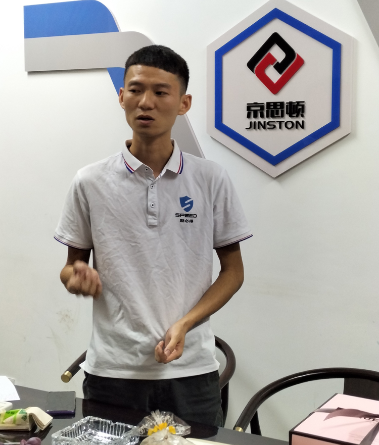 草莓视频APP在线下载科技召开9月份总结会暨生日会